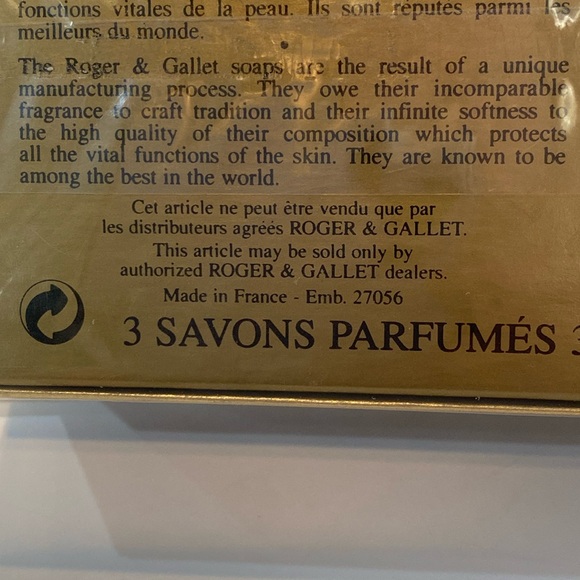 Roger & Gallet Box of 3 Sandal Wood Scented Soaps 3 @ 3.5 Oz each VTG SEALED NWT - Picture 3 of 14